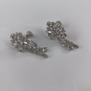 Vintage Dangling Rhinestone Screw On Earrings.